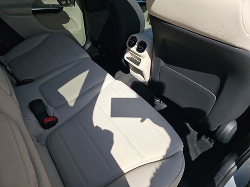 New 2026 Mercedes-Benz GLC 300 image 11