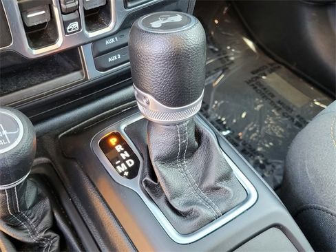 Used 2024 Jeep Wrangler Sahara image 22