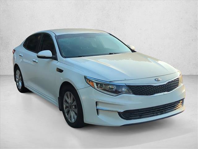 Used 2018 Kia Optima LX w/ 17" Alloy Wheels Package FWD image 3