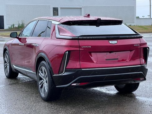 Certified 2024 Cadillac Lyriq Luxury AWD/4WD image 8
