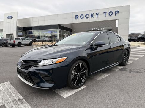 Used 2020 Toyota Camry XSE image 1