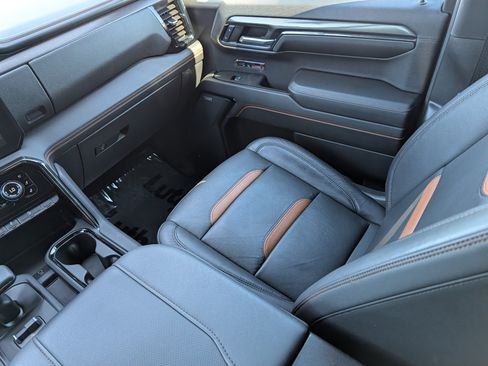 Used 2024 GMC Sierra 1500 AT4 w/ Technology Package AWD/4WD image 11