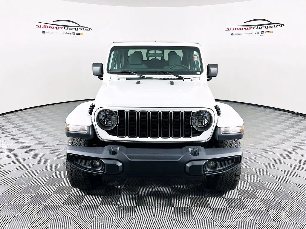 Used 2024 Jeep Gladiator Sport AWD/4WD image 3