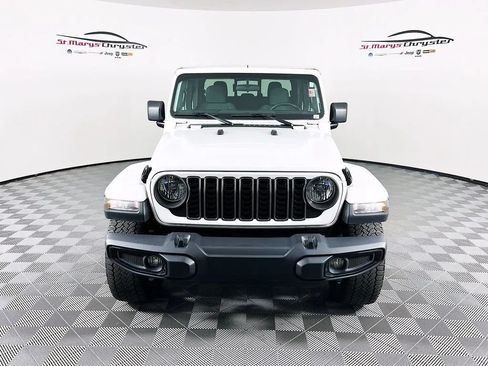 Used 2024 Jeep Gladiator Sport AWD/4WD image 3