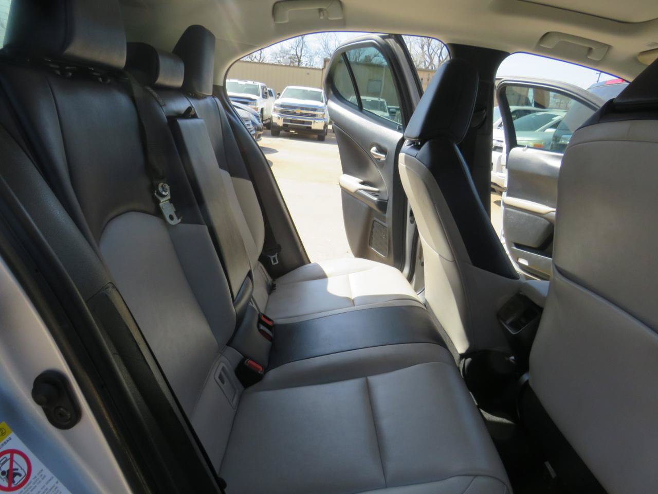 Used 2019 Lexus UX 200 FWD image 8