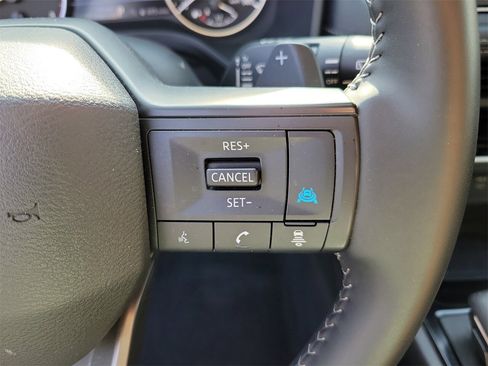 Used 2025 Nissan Rogue SV image 20