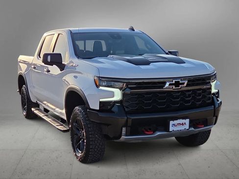 Used 2023 Chevrolet Silverado 1500 ZR2 w/ Technology Package AWD/4WD image 3