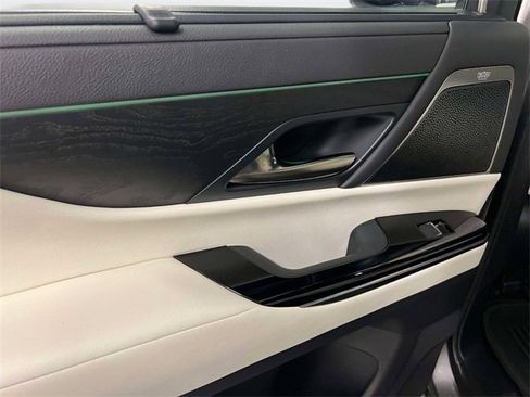 Used 2023 Lexus LX 600 4WD w/ Luxury Package image 11