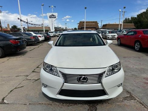 Used 2014 Lexus ES 350 w/ Luxury Package FWD image 2
