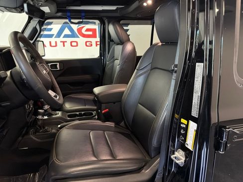 Used 2024 Jeep Wrangler Unlimited Sahara w/ Technology Group AWD/4WD image 16