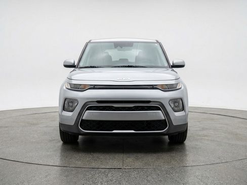 Used 2025 Kia Soul LX w/ LX Technology Package image 2