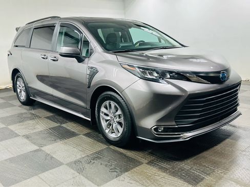 Certified 2024 Toyota Sienna XLE w/ XLE Plus Package image 1
