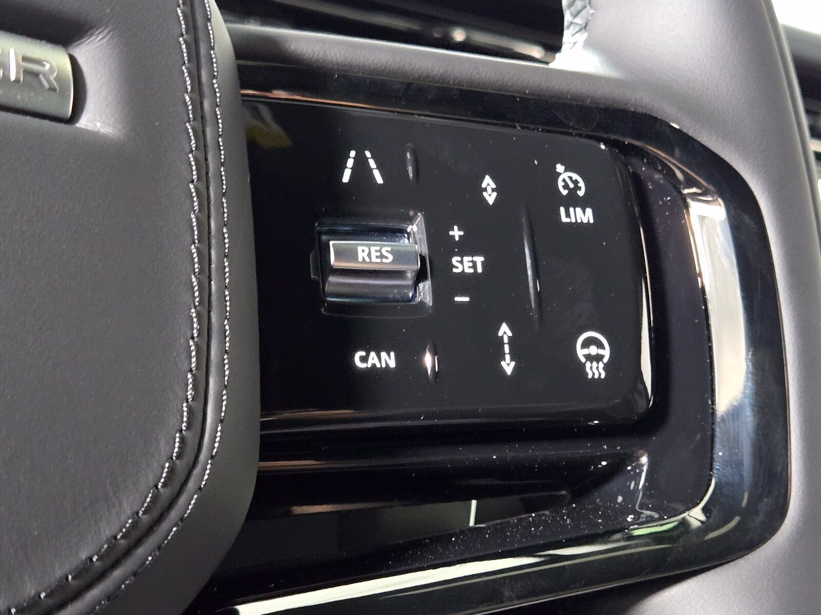 New 2027 Land Rover Range Rover Sport Dynamic SE AWD/4WD image 25