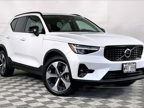 Used 2023 Volvo XC40 B5 Plus w/ Protection Package Premier AWD/4WD image 12