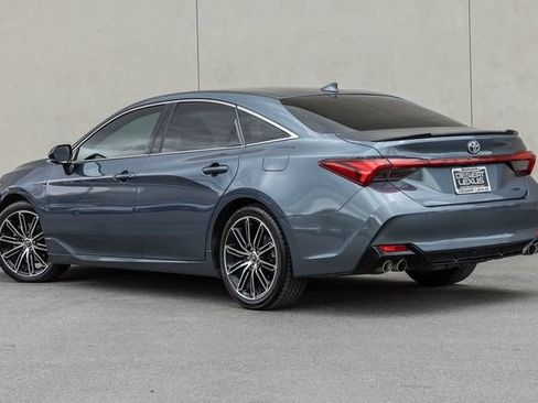 Used 2019 Toyota Avalon XSE FWD image 3