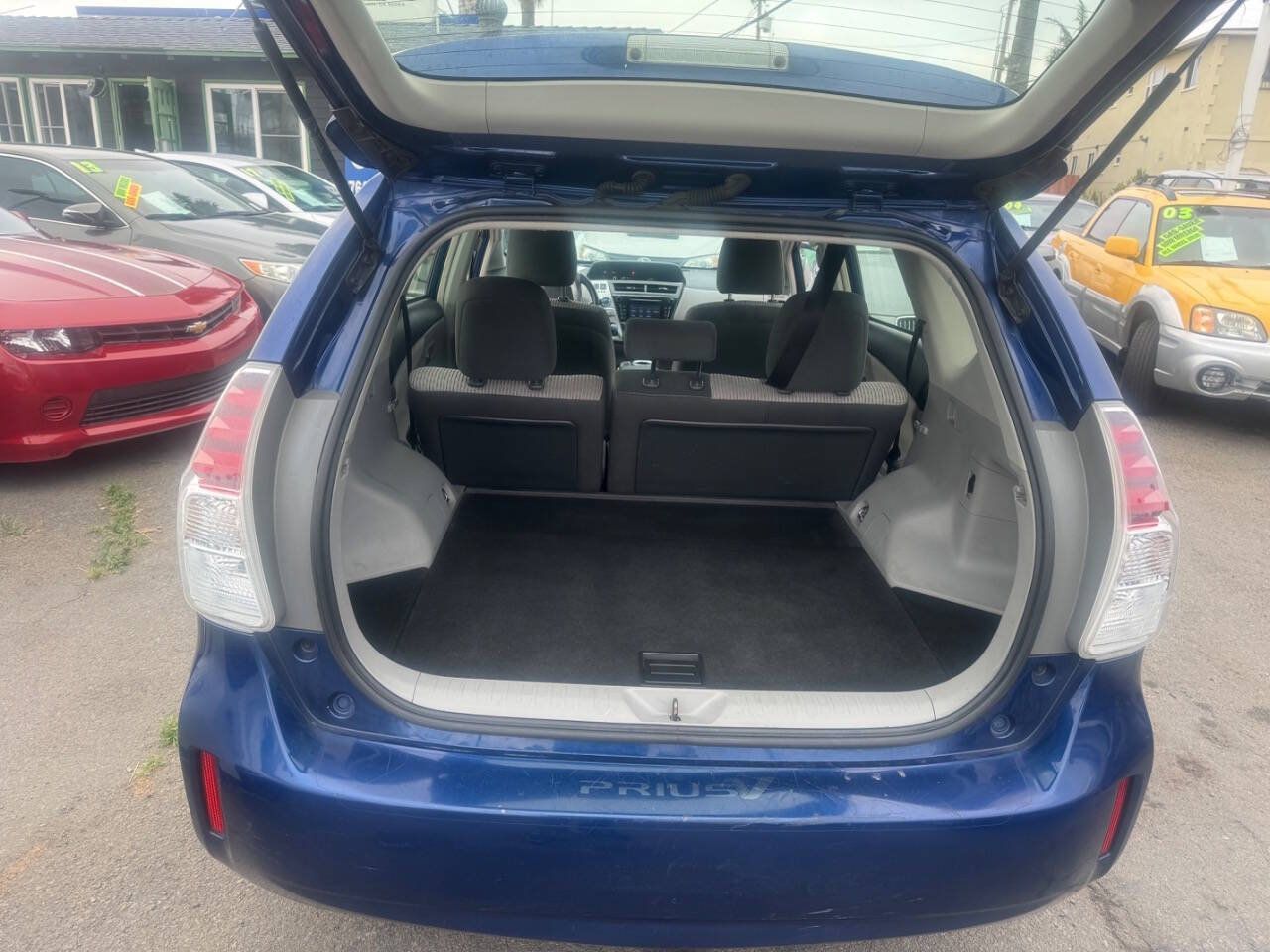 Used 2017 Toyota Prius V Two w/ Carpet Mat Package FWD image 7