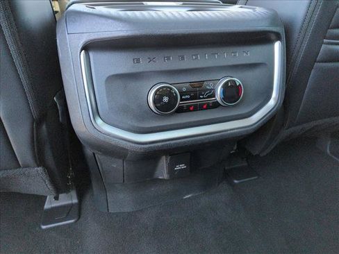 Used 2025 Ford Expedition Platinum image 18