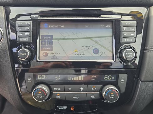 Used 2017 Nissan Rogue SL FWD image 17