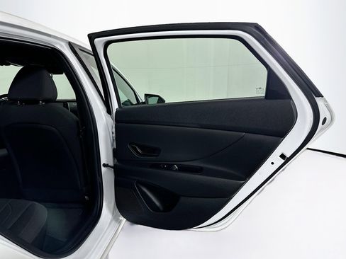 Used 2025 Hyundai Elantra Sport image 28