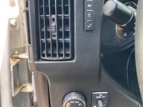 Used 2017 Chevrolet Express 2500 RWD image 22