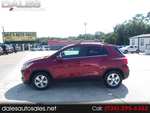 Used 2019 Chevrolet Trax LT w/ LPO, Protection Package FWD image 1