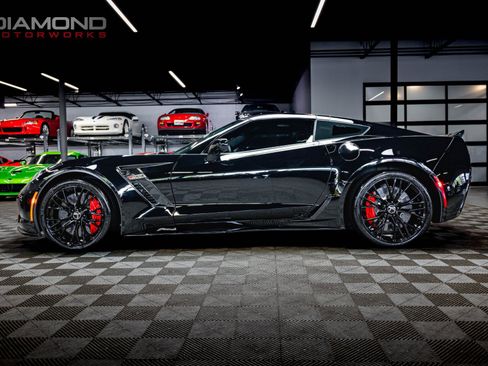 Used 2015 Chevrolet Corvette Z06 w/ 3LZ Preferred Equipment Group RWD image 9