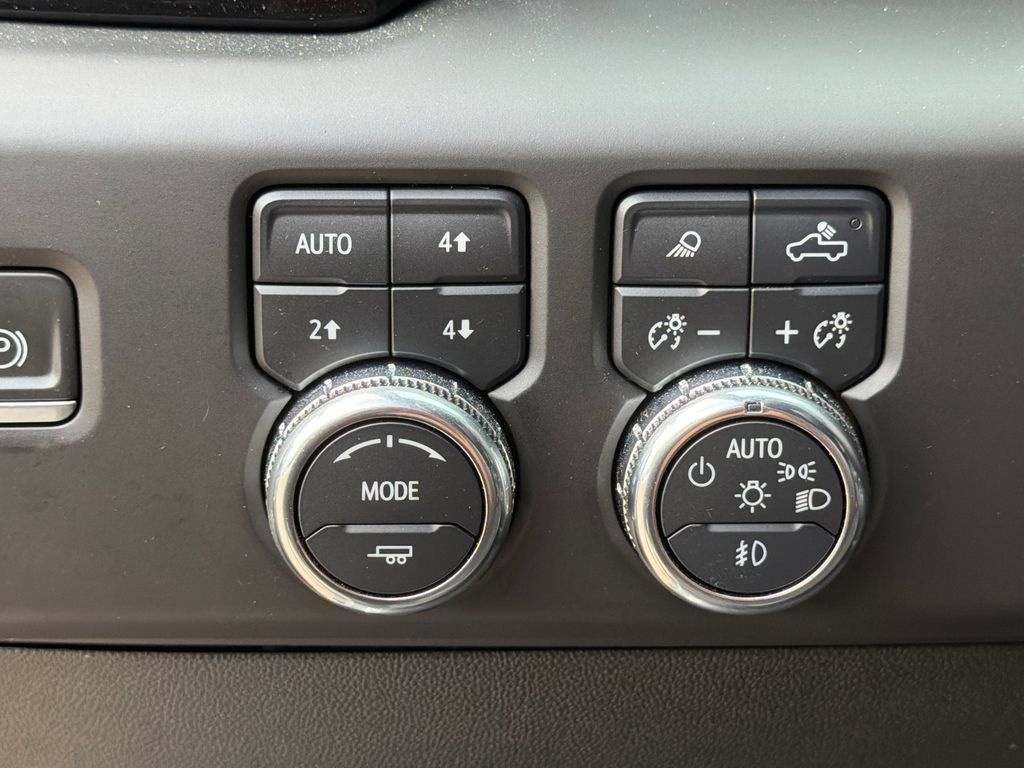 Used 2023 GMC Sierra 1500 AT4 w/ Technology Package AWD/4WD image 26