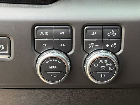Used 2023 GMC Sierra 1500 AT4 w/ Technology Package AWD/4WD image 26