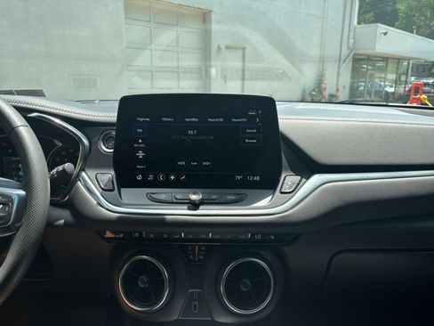 Used 2025 Chevrolet Blazer LT FWD image 17