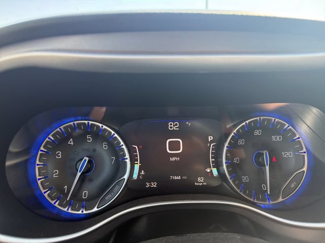 Used 2023 Chrysler Pacifica Touring-L FWD image 31
