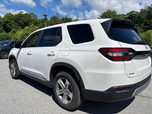Used 2025 Honda Pilot EX-L image 2