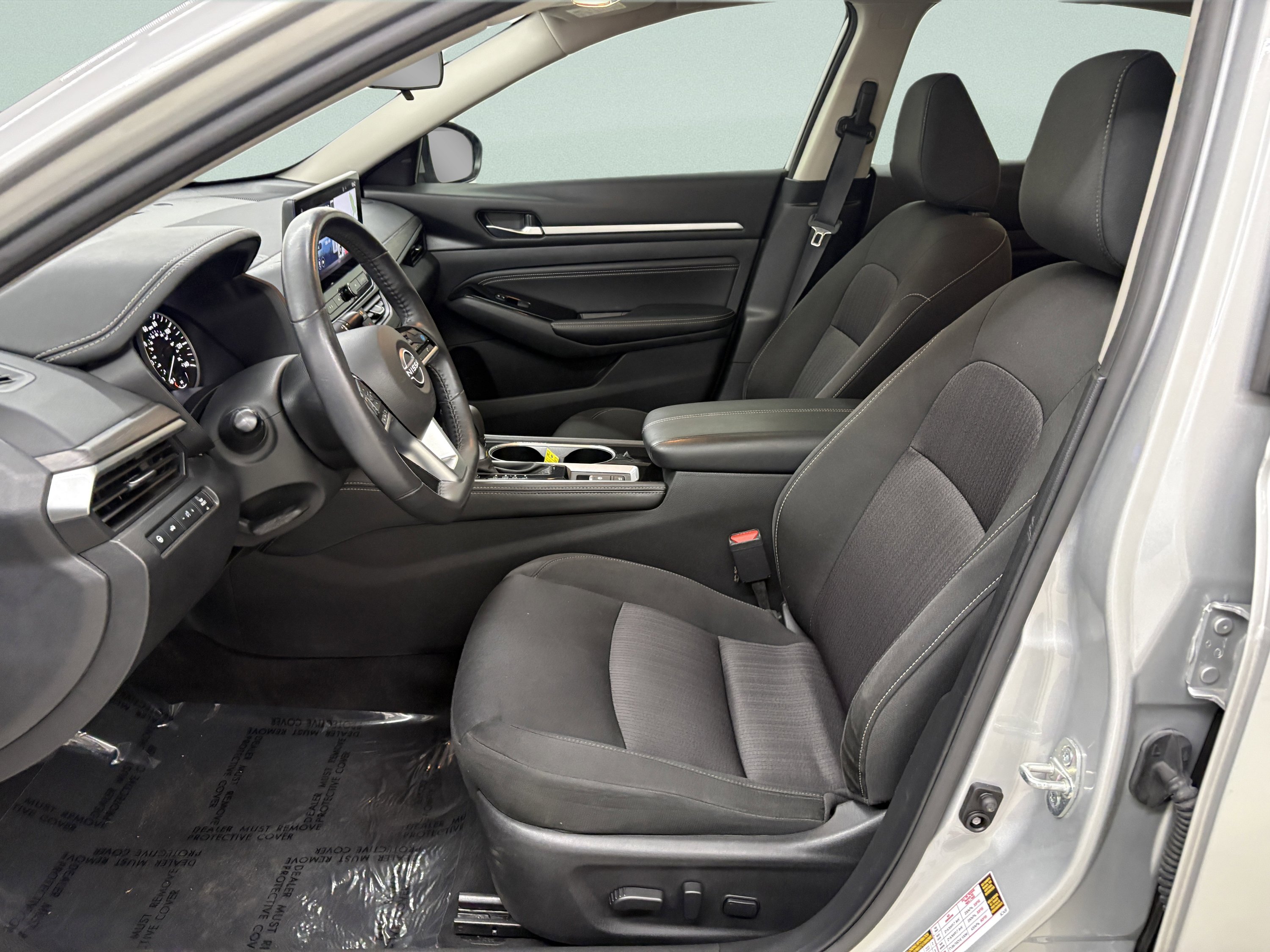 Used 2023 Nissan Altima 2.5 SV w/ SV Premium Package FWD image 11