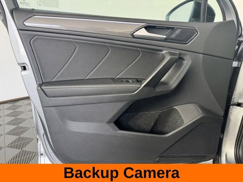 Used 2023 Volkswagen Tiguan SE R-Line FWD image 11