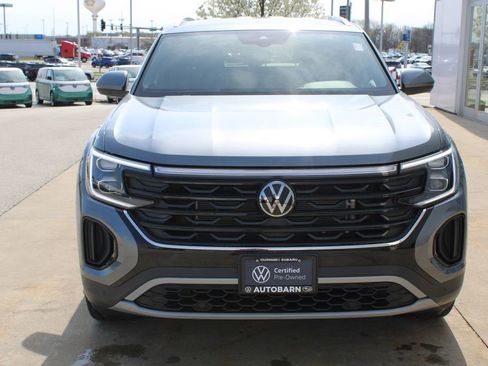 Certified 2024 Volkswagen Atlas Cross Sport SE image 2