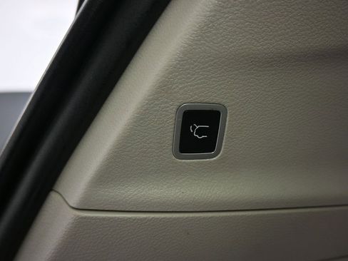 Used 2021 Chrysler Pacifica Touring-L image 67