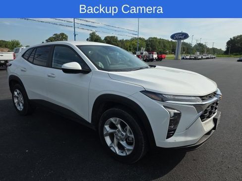 Used 2025 Chevrolet Trax LS w/ LS Convenience Package FWD image 7