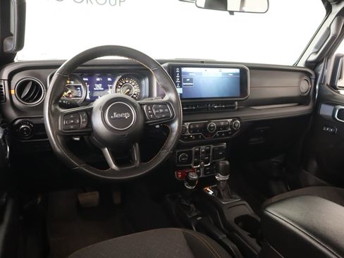 Used 2024 Jeep Gladiator Mojave w/ Safety Group image 2