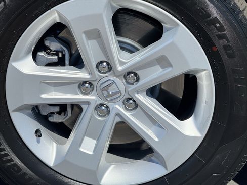 Used 2024 Honda Pilot LX image 8