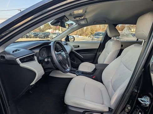 Used 2025 Toyota Corolla Cross LE image 16