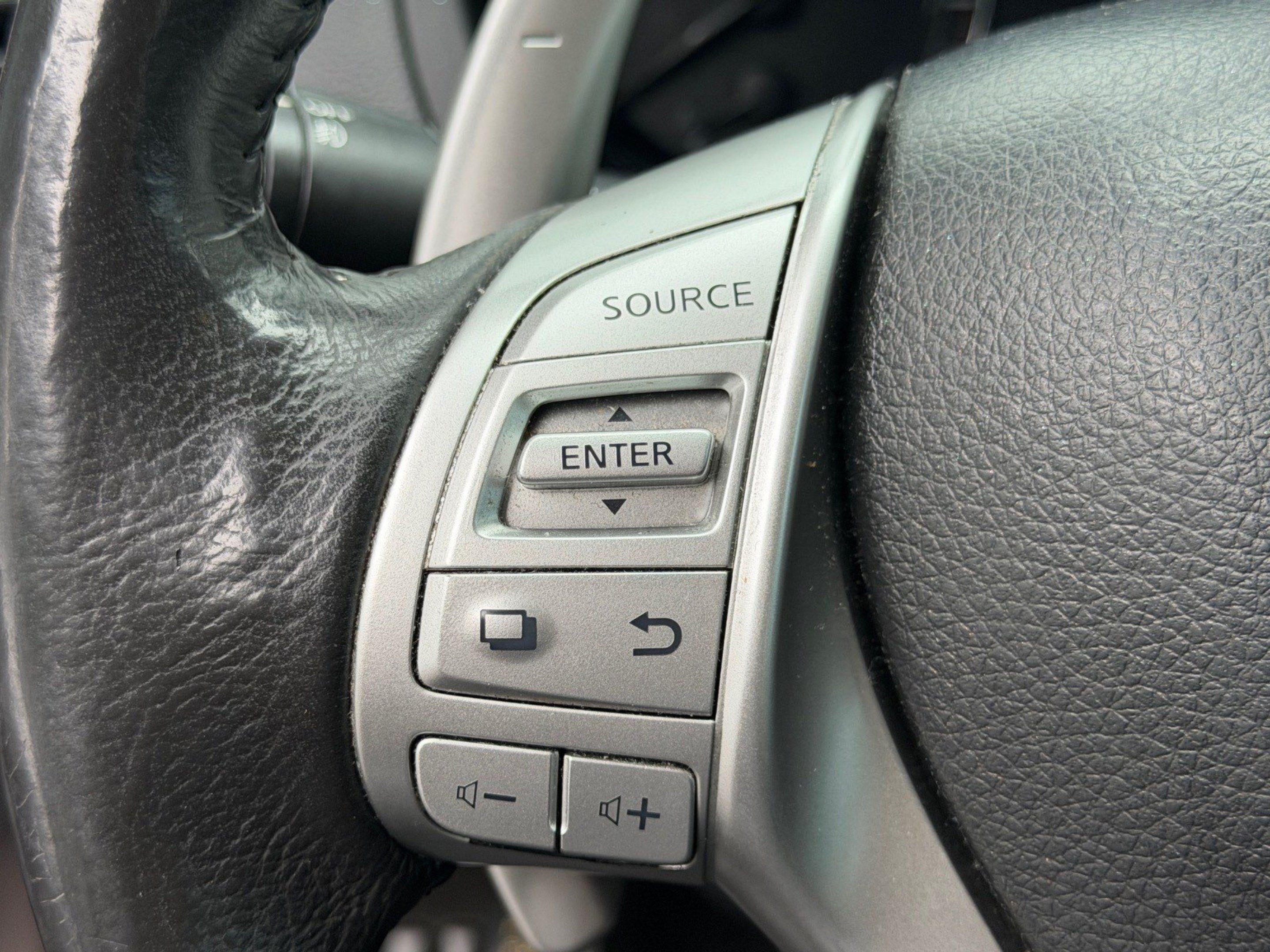 Used 2016 Nissan Altima 3.5 SL FWD image 17