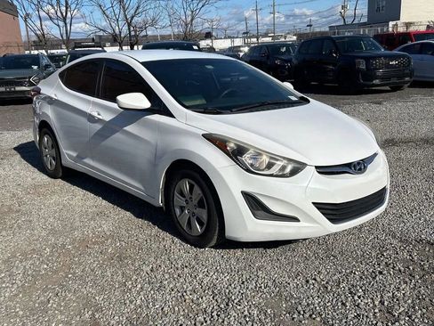 Used 2016 Hyundai Elantra SE image 1