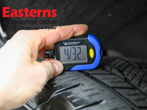 Used 2024 GMC Yukon XL SLT image 30