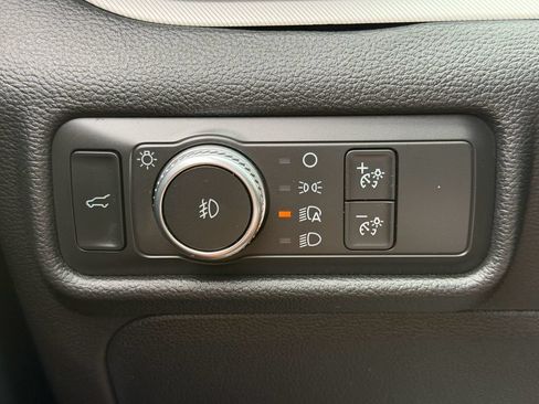 Used 2020 Ford Explorer XLT w/ Equipment Group 202A RWD image 34
