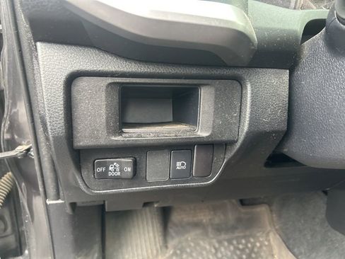 Used 2018 Toyota Tacoma SR5 image 24
