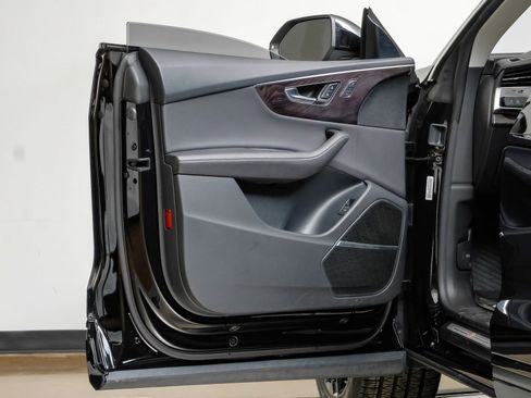 Used 2023 Audi Q8 Premium Plus w/ Premium Plus Package image 45