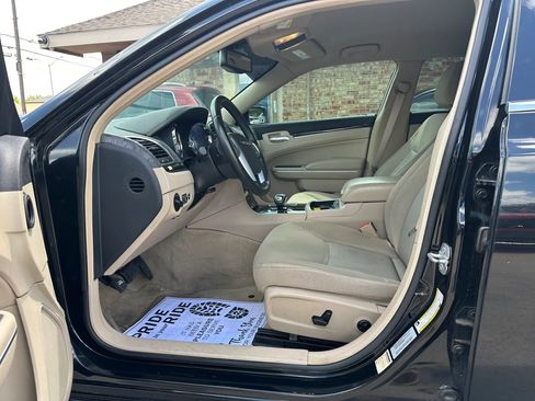 Used 2014 Chrysler 300 AWD image 11