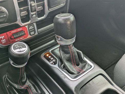 Used 2021 Jeep Gladiator Rubicon image 12