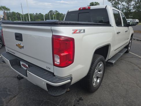 Used 2017 Chevrolet Silverado 1500 LTZ Z71 w/ LTZ Plus Package AWD/4WD image 6