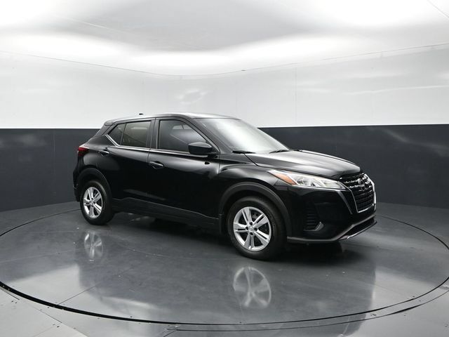 Used 2025 Nissan Kicks Play S FWD image 1