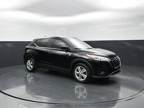 Used 2025 Nissan Kicks Play S FWD image 1